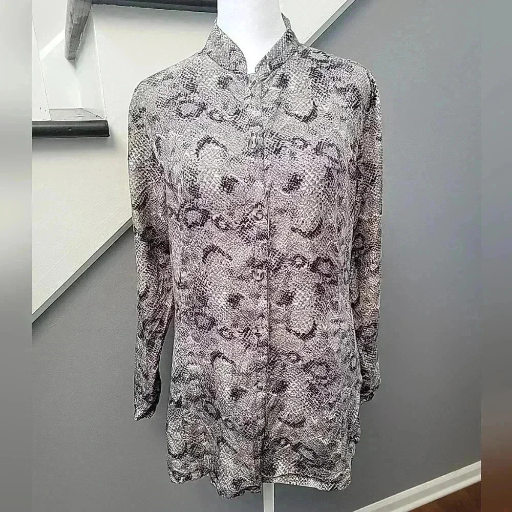 MELROSE STUDIO, 100% Silk button up Shirt Women's Size S Snake Skin Elegance